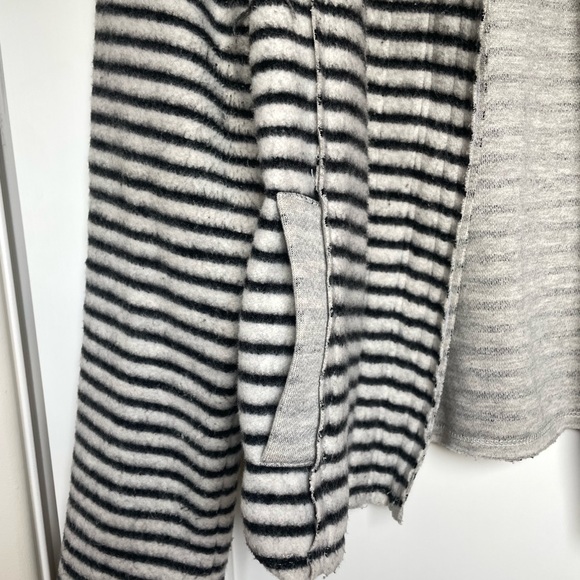 B&W Striped Blazer size LP - Picture 5 of 5